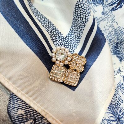 Spilla COMPOSIZIONE strass bianchi